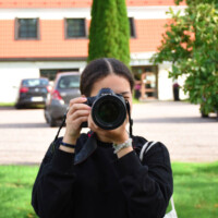 Ammatillisen perustutkinnon opiskelija kuvaamassa