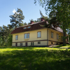 Saukkola ulkoa edestä